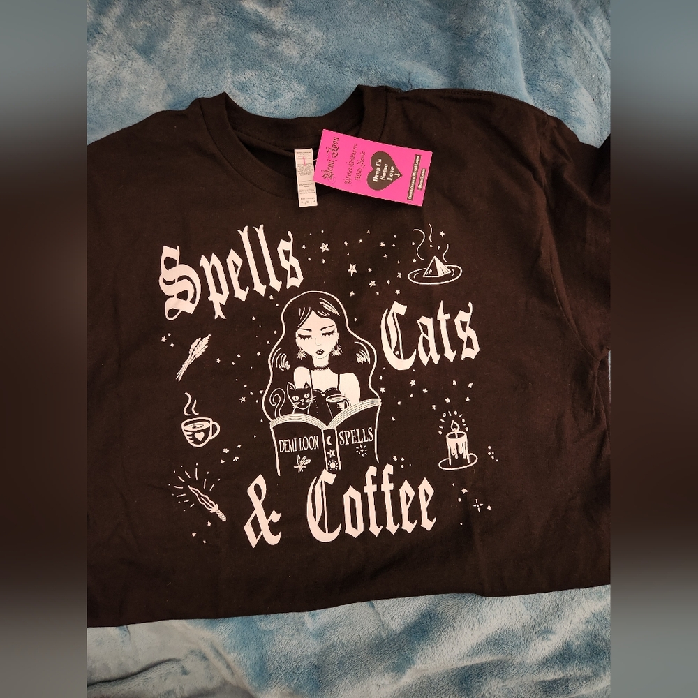 BNWT Women's graphic tshirt sz M